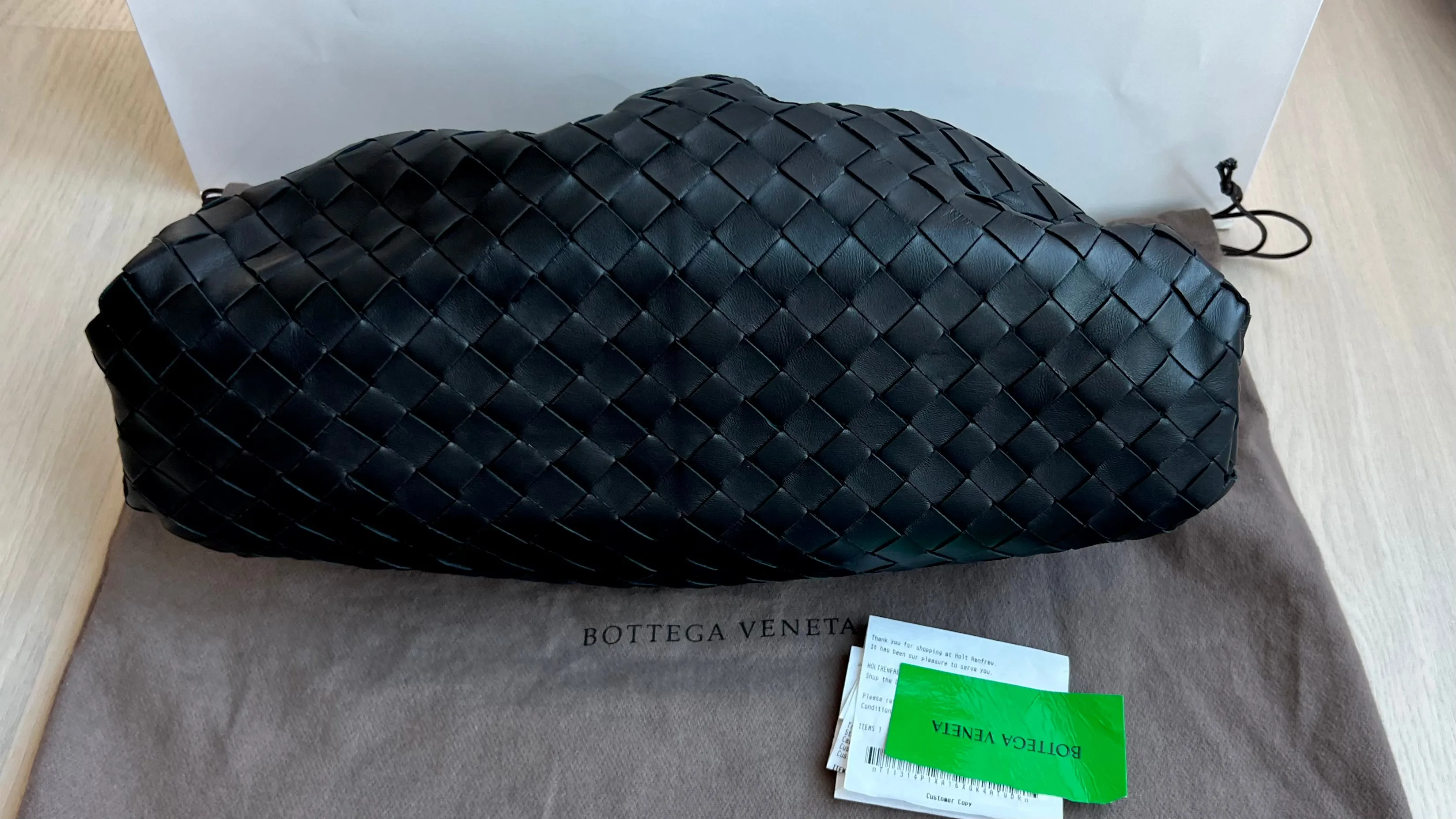 Bottega Veneta Elegant Leather Pouch Bag