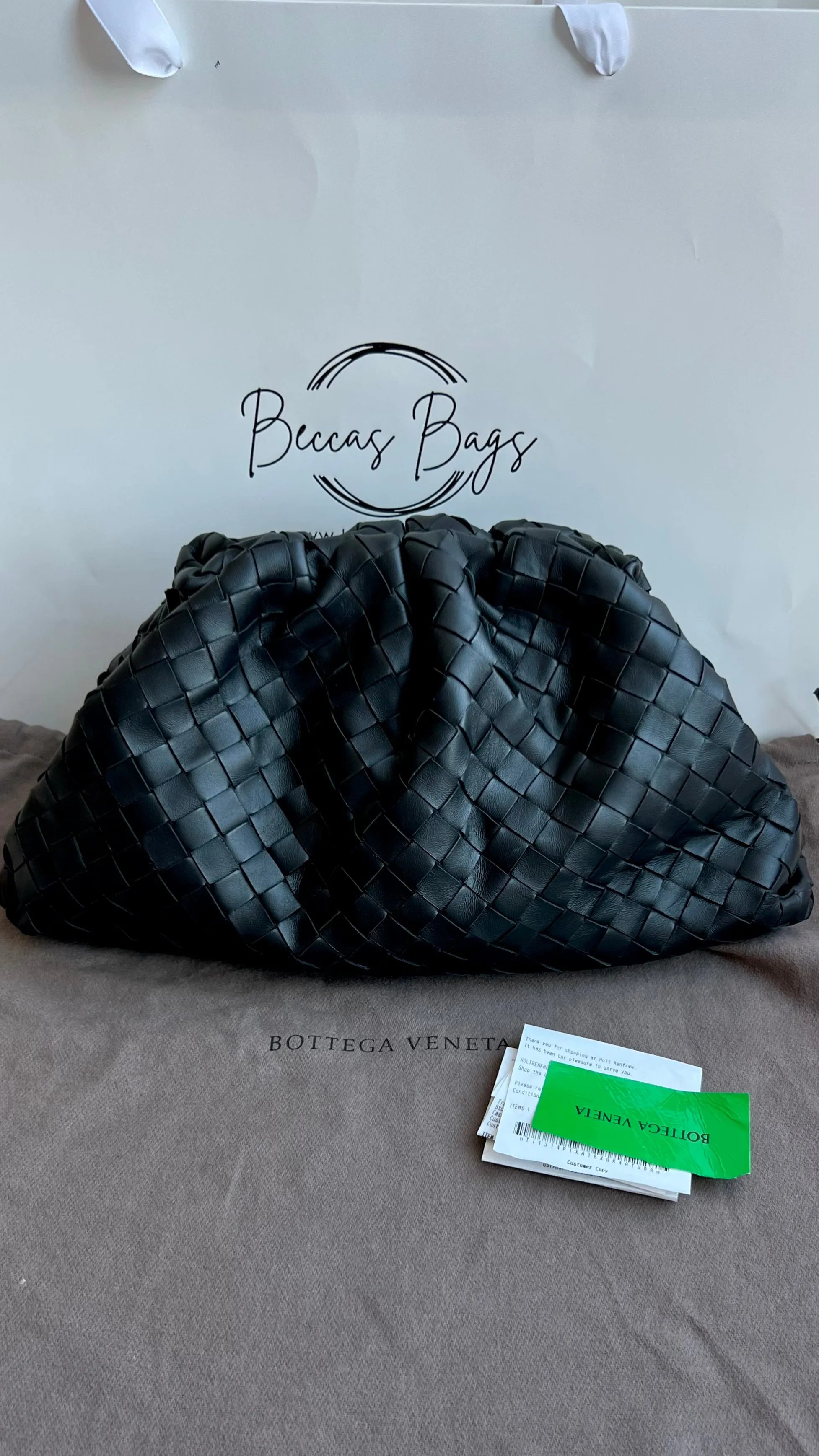 Bottega Veneta Elegant Leather Pouch Bag