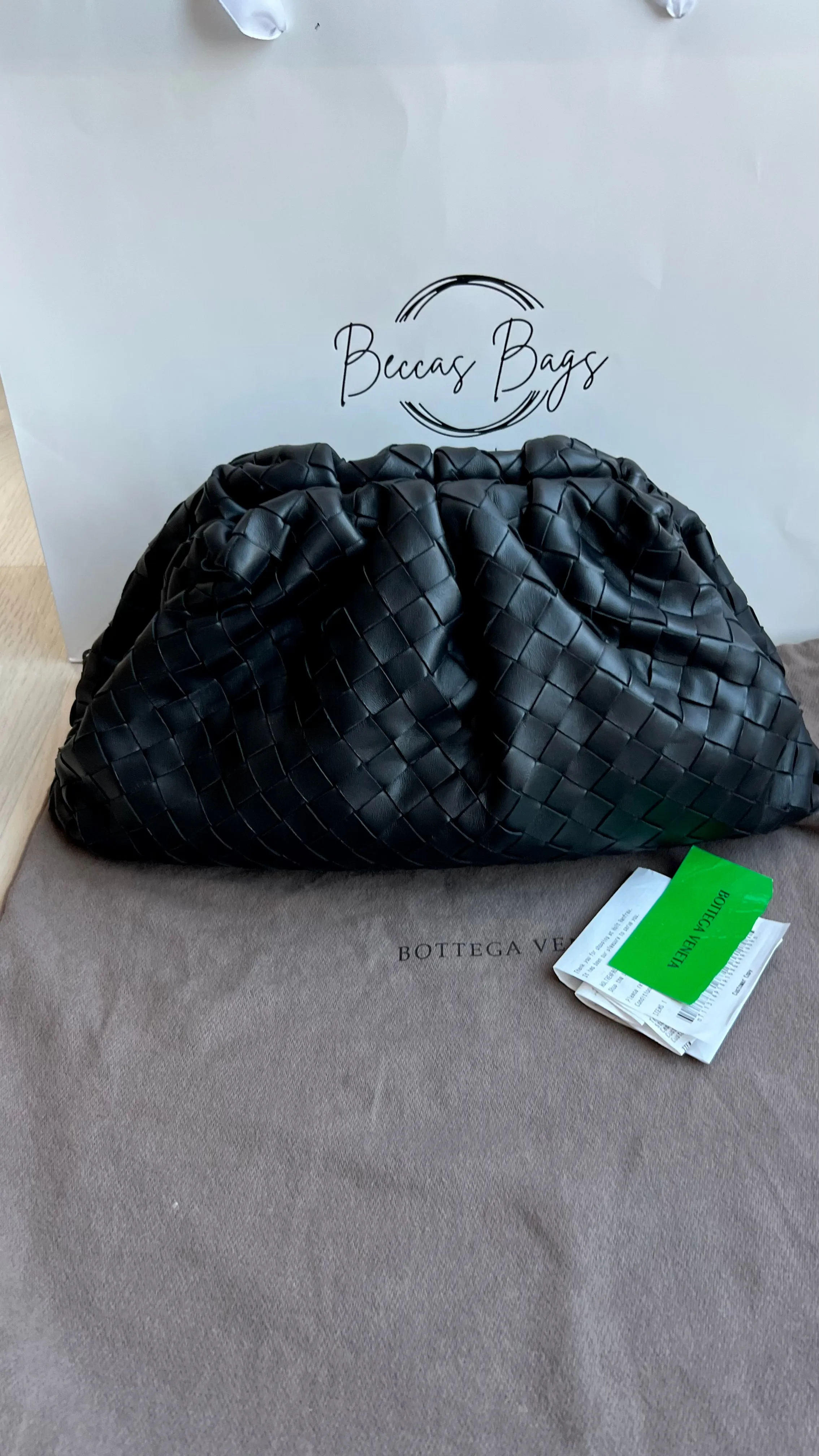 Bottega Veneta Elegant Leather Pouch Bag