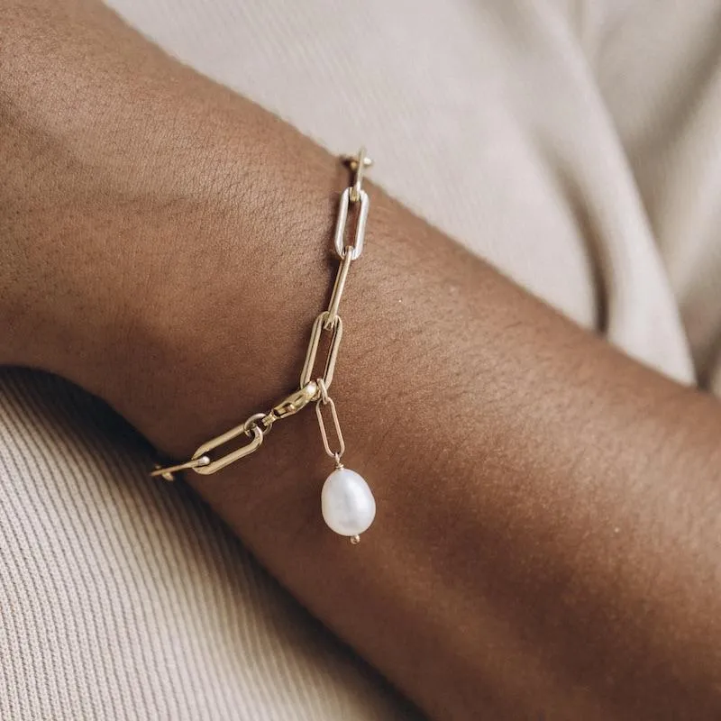 Clutch Your Pearl Bracelet