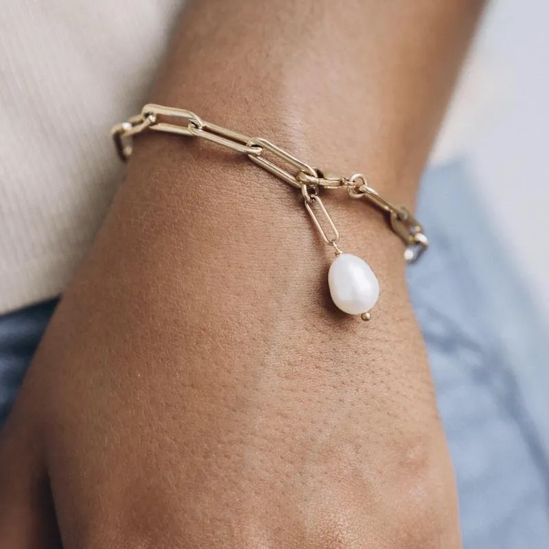 Clutch Your Pearl Bracelet