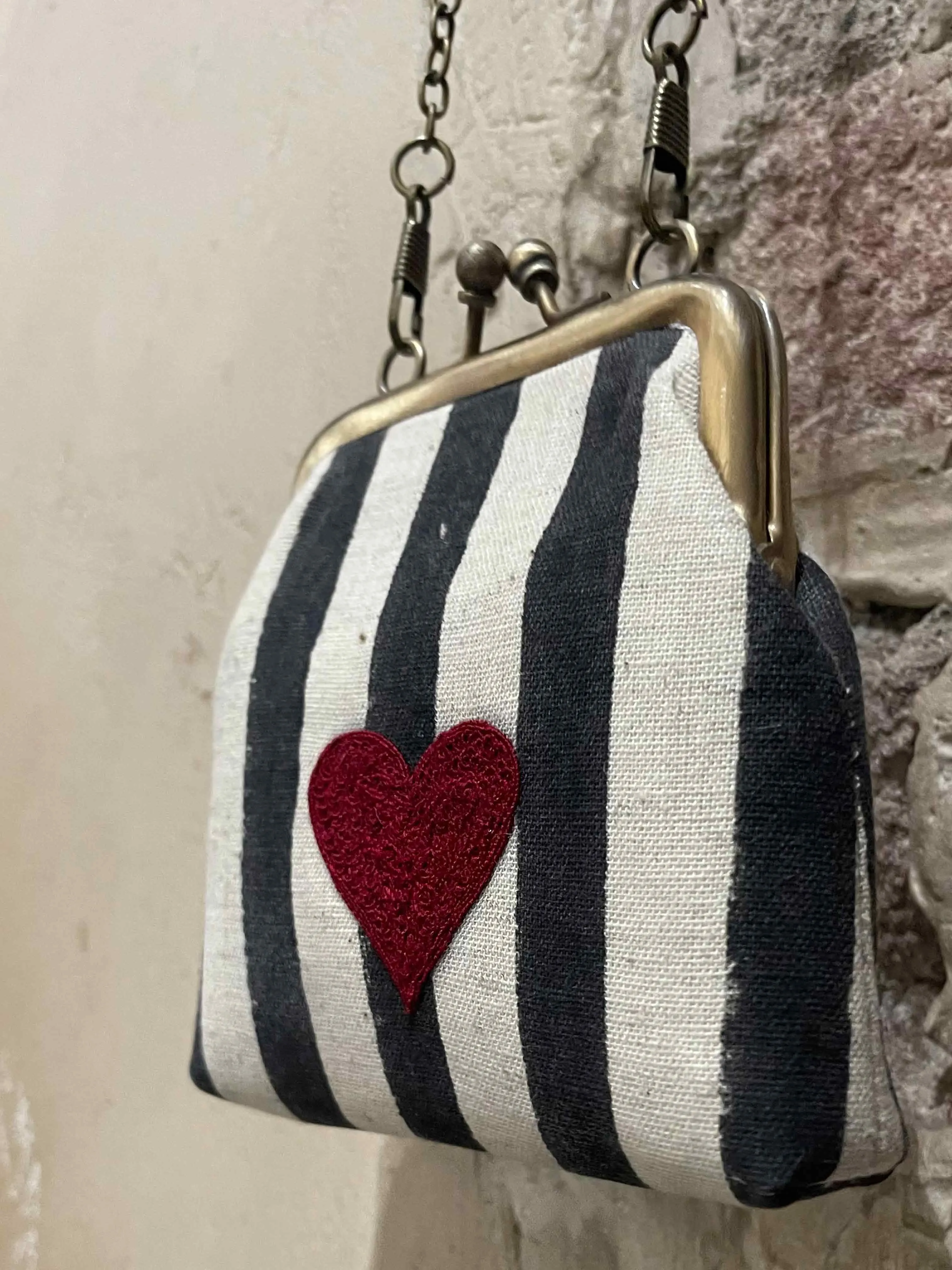 Heart Str Black Coin Clutch