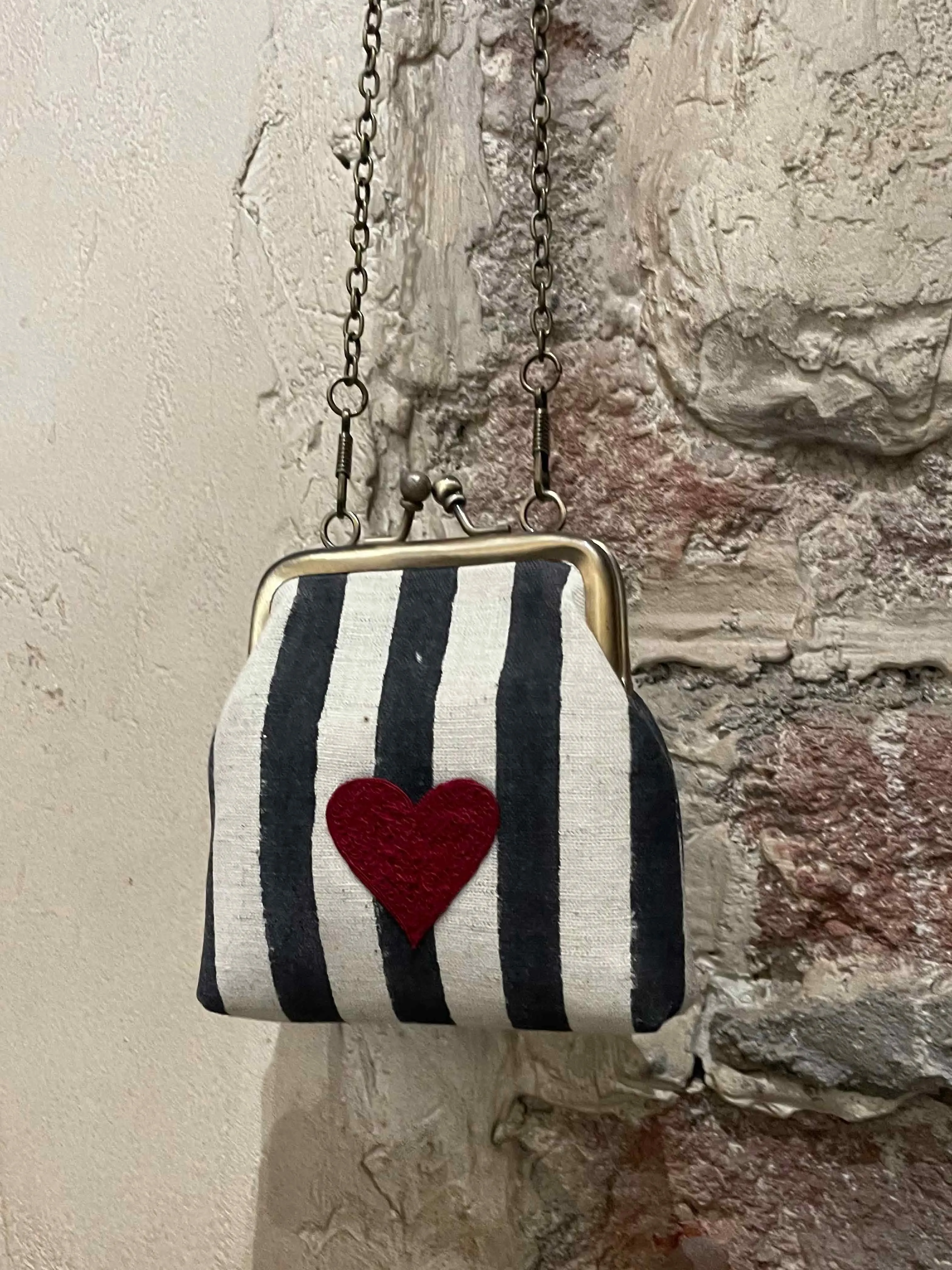 Heart Str Black Coin Clutch