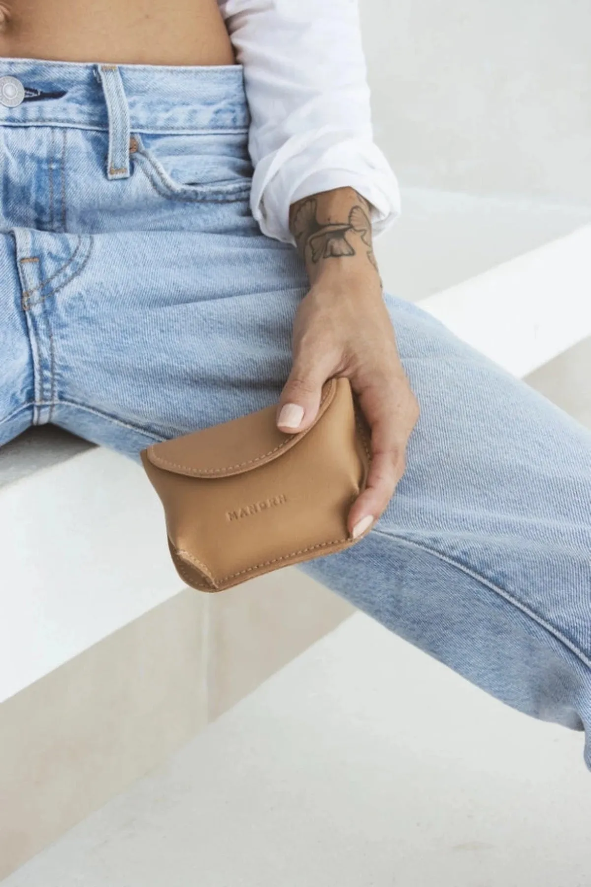 MANDRN BILLIE LEATHER POUCH - SAND